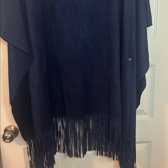 White House Black Market Navy faux suede fringed ruana wrap Poncho SZ O/S Boho - Picture 2 of 10